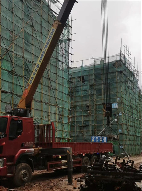 阿克苏“慢工细活”—— 吊车的 “微动控制” 技术